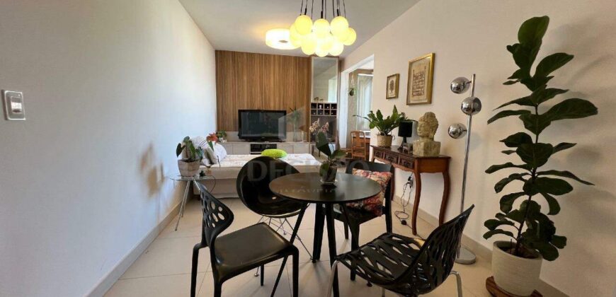 Prédio: Residencial, com 02 torres de 11 pavimentos, sendo 08 apartamentos por andar em cada Torre, revestido em textura, com 02 halls de entrada e 02 elevadores por torre, água e