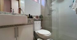 Prédio: Residencial, com 02 torres de 11 pavimentos, sendo 08 apartamentos por andar em cada Torre, revestido em textura, com 02 halls de entrada e 02 elevadores por torre, água e